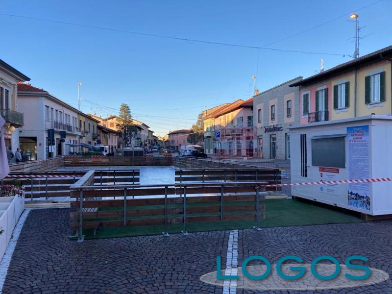 Castano - La pista di pattinaggio in piazza Mazzini 