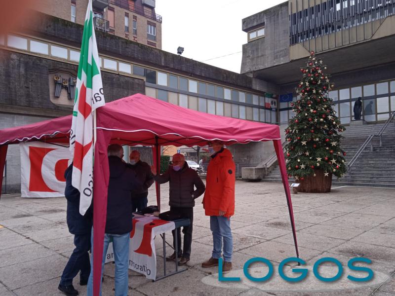 Turbigo / Politica - Il gazebo del Partito Democratico 