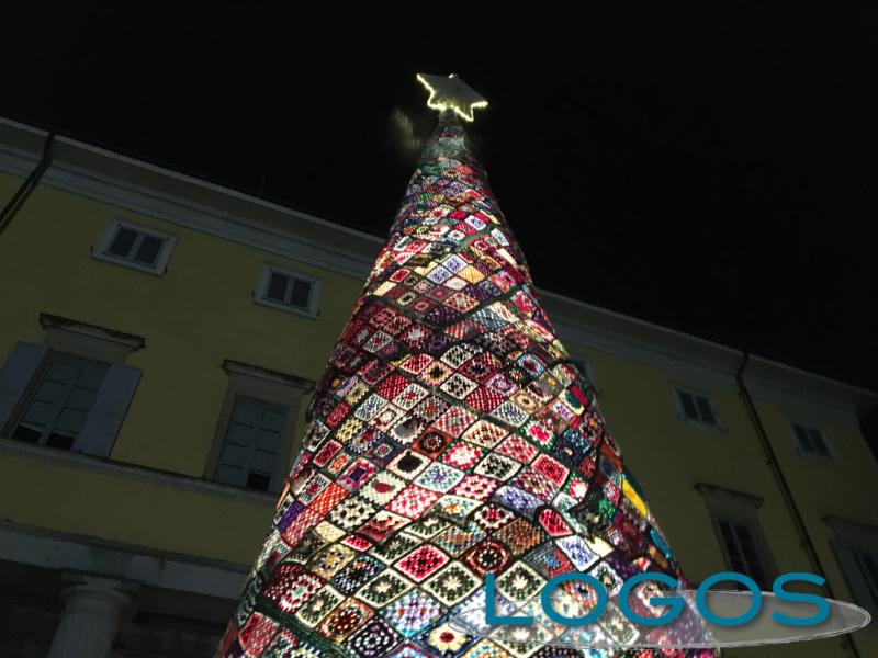 Cuggiono - L'albero all'uncinetto in Villa Annoni 