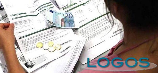 Attualità - Pagare bollette (Foto internet) Attualità - Pagare bollette (Foto internet)