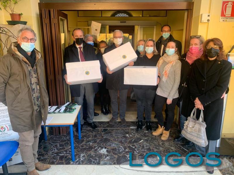 Busto Arsizio / Sociali - Pacchi alimentari per gli anziani 