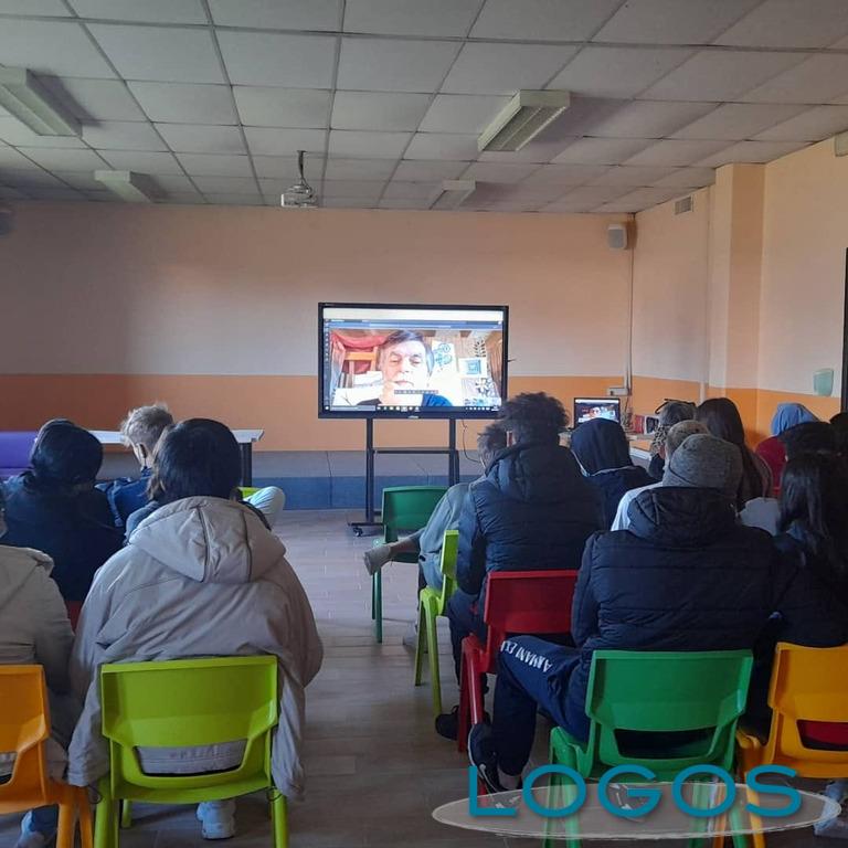 Castano / Scuole - Un momento dell'incontro in videoconferenza Castano / Scuole - Un momento dell'incontro in videoconferenza
