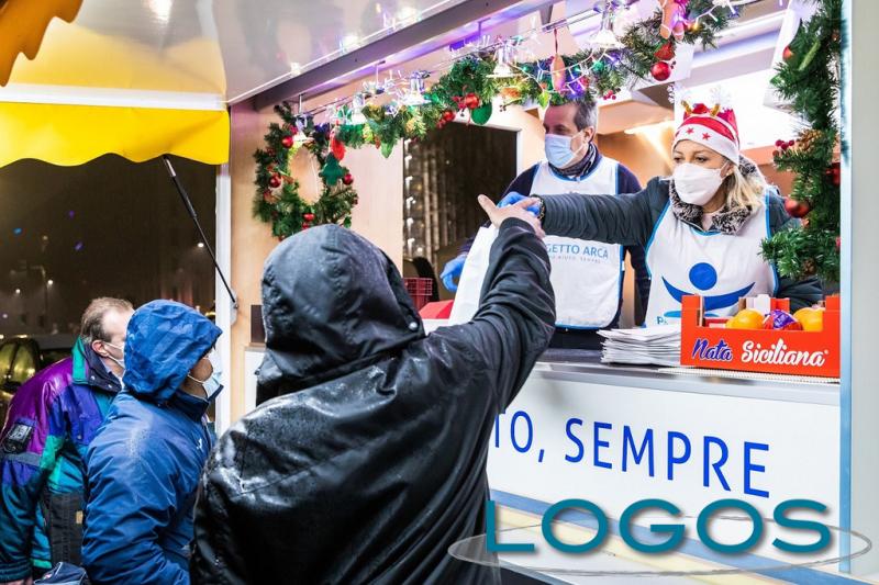 Milano / Sociale - Cene in strada per i senzatetto 