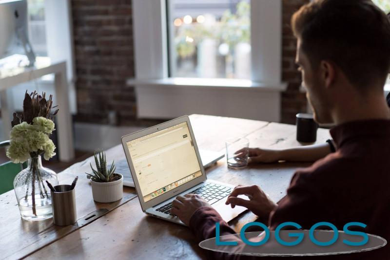 Attualità - Domande telematiche (Foto internet) Attualità - Domande telematiche (Foto internet)