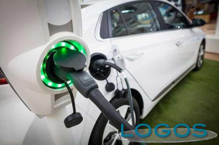 Attualità / Motori - Ricarica auto elettriche (Foto internet)