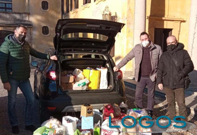 Castano / Sociale - Alcuni dei generi alimentari raccolti Castano / Sociale - Alcuni dei generi alimentari raccolti