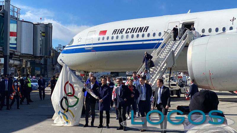 Malpensa / Milano - La bandiera olimpica a Malpensa 