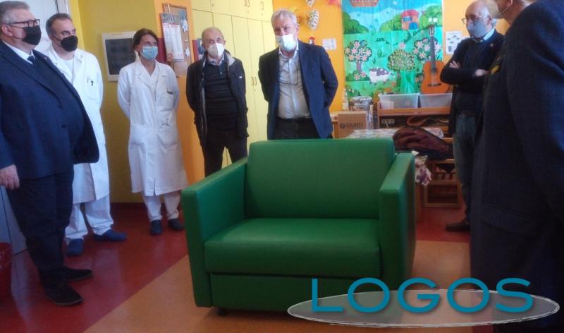 Busto Arsizio / Salute - Poltrone in dono alla Pediatria 