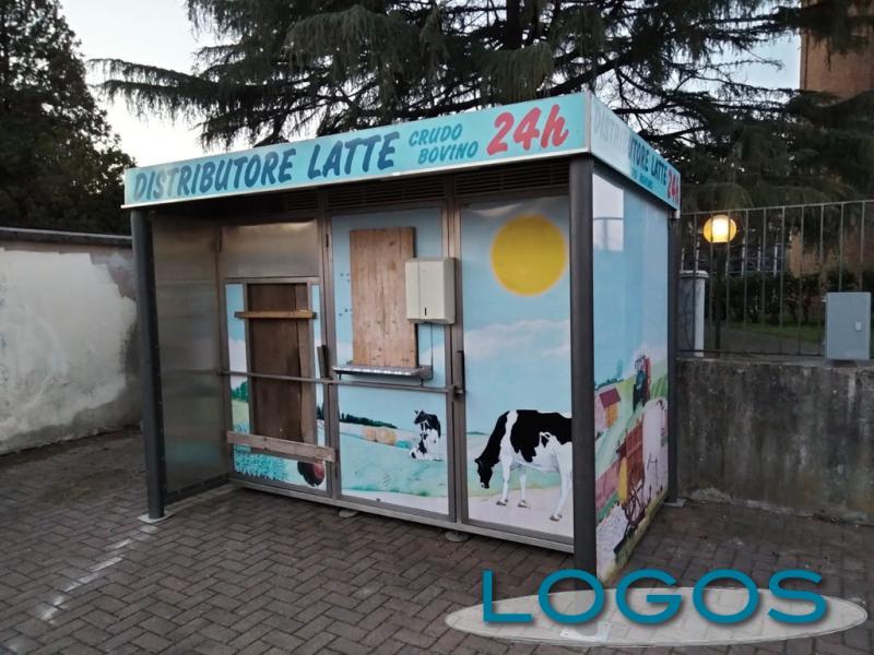 Cuggiono - Distributore latte 