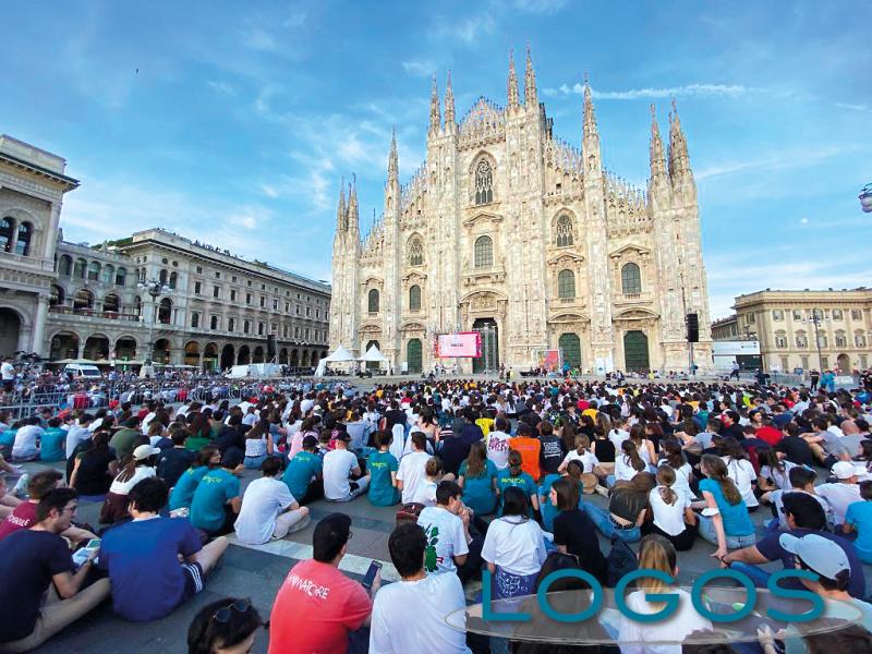 Milano - Gli animatori dell'oratorio estivo in Piazza Duomo