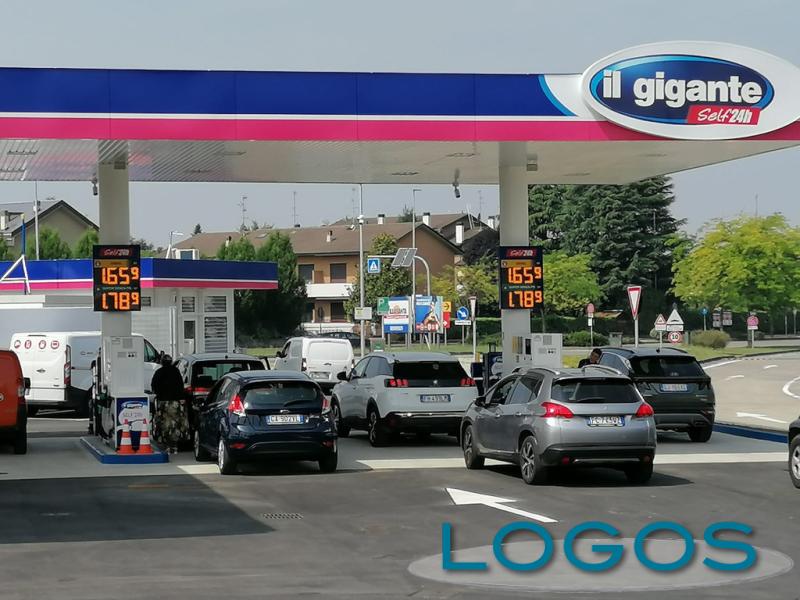 Commercio - Distributore di carburante 