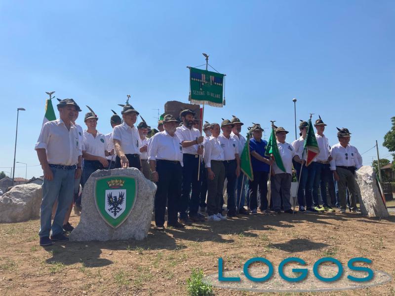 Castano - L'inaugurazione del monumento degli Alpini 