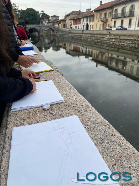 Boffalora - Studenti a studiare arte lungo il Naviglio
