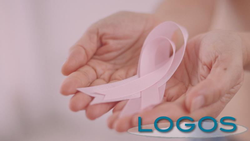 Tumore al seno _ fiocco rosa Tumore al seno _ fiocco rosa