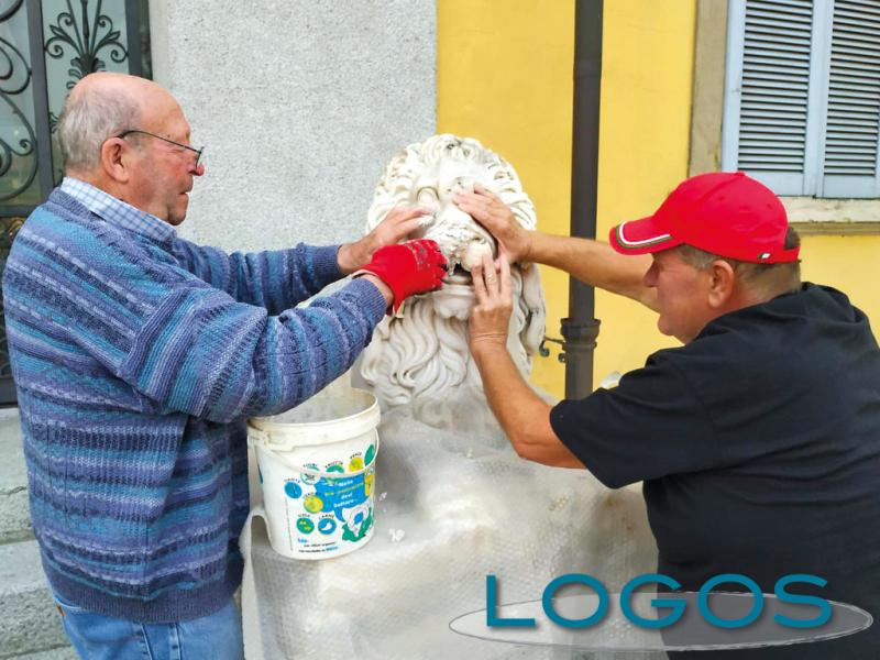 Cuggiono - I due volontari al lavoro 