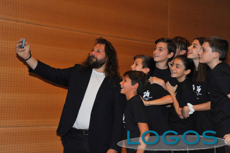 Milano / Sport - Martin Castrogiovanni con un gruppi di giovani atleti 
