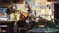 Cuggiono - Enrico Gerli canta nel suo studio