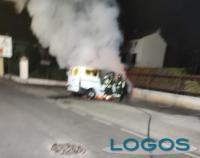 Cuggiono - Furgone in fiamme in via Manzoni