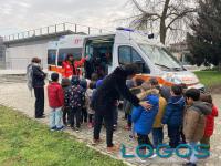 Castano / Scuole - I bimbi alla scoperta dell'ambulanza 