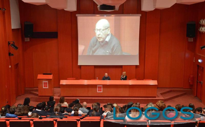 Busto Arsizio / Scuole - Un momento dell'incontro 