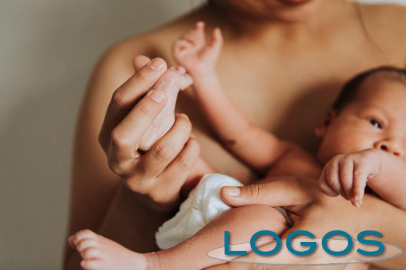 madre con neonato generico