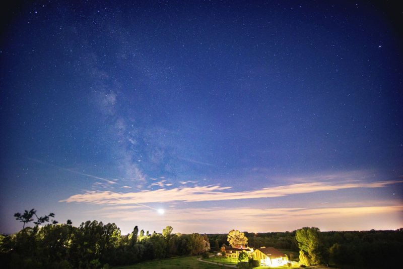 Cuggiono - La Via Lattea sopra la Cascina Galizia, foto di Stefano Marangon