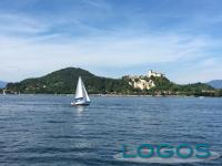 Territorio - Lago Maggiore con la rocca di Angera