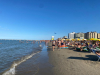 Romagna - Gente in spiaggia a Gatteo Mare 2023