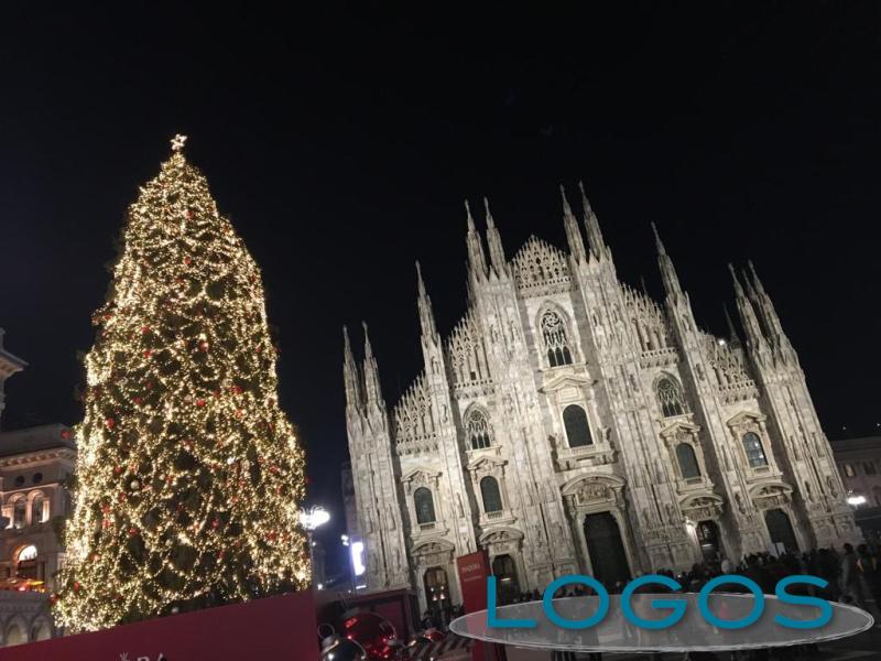 Milano - Albero di Natale in piazza Duomo