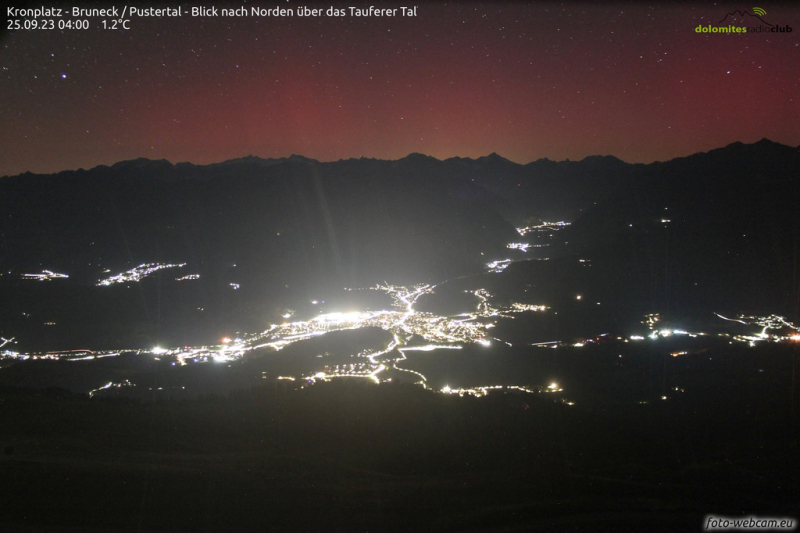Ambiente - Aurora boreale sulle Alpi, settembre 2023
