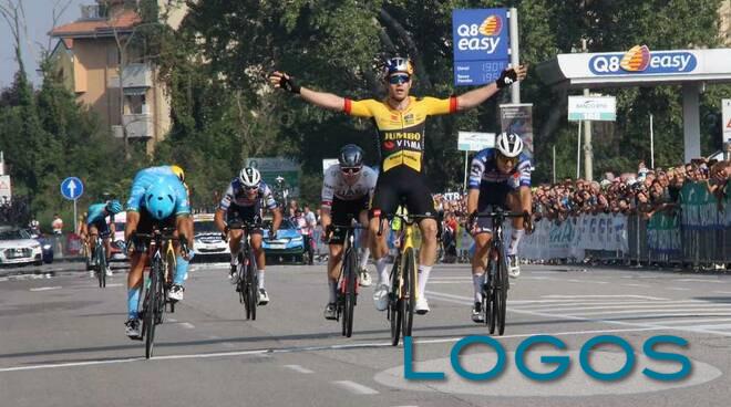 Sport / Legnano - Wout Van Aert  al traguardo della 'Bernocchi'