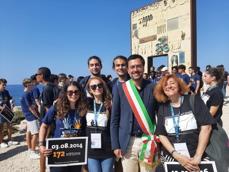 Legnano - sindaco Radice a lampedusa con gli studenti