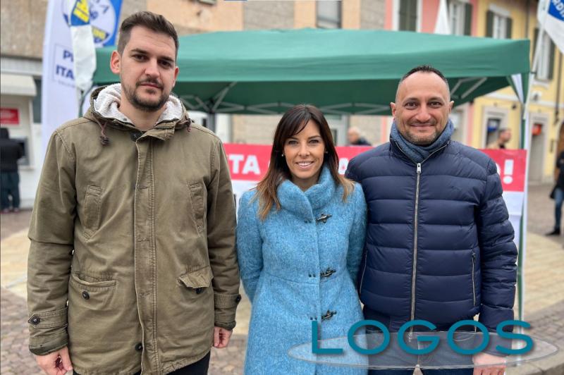 Castano / Politica - Isabella Tovaglieri con i rappresentanti della Lega di Castano 