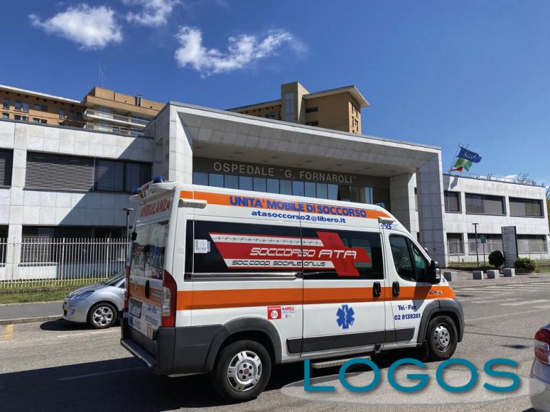 Magenta - Ospedale Fornaroli con l'ambulanza