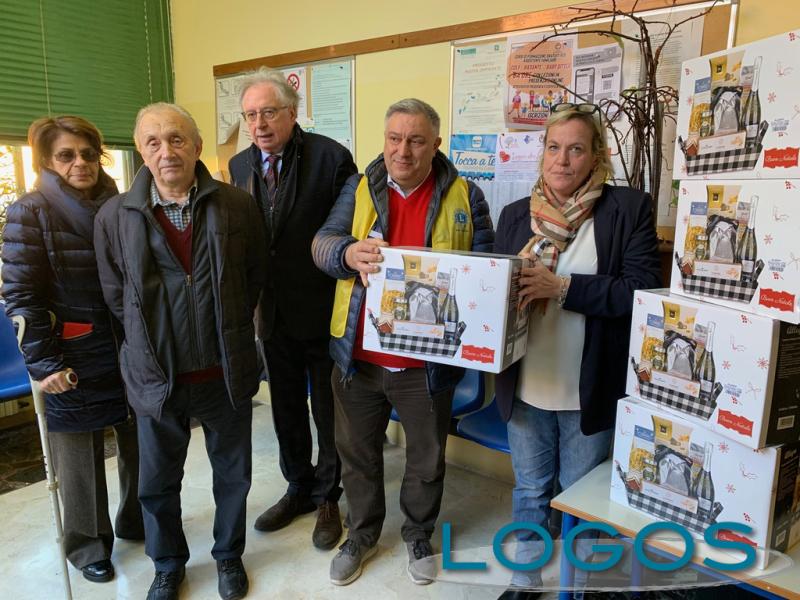 Busto Arsizio - La consegna dei cesti natalizi 