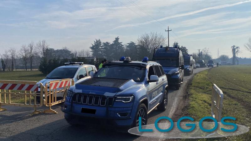 Bernate Ticino - Auto della Polizia sulla strada verso Cuggiono