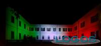 Sesto Calende - Il Municipio illuminato con il Tricolore 
