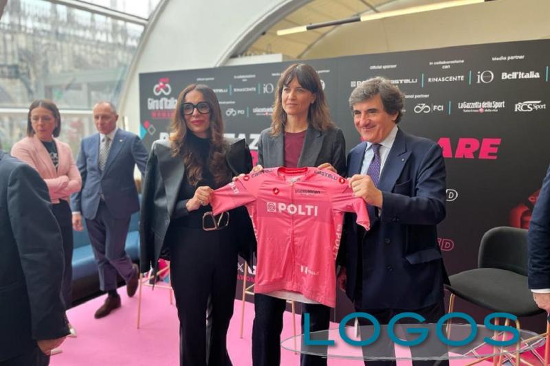 Sport / Milano - La presentazione della maglia rosa 