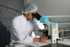 Generica - Medico verifica dei campioni di laboratorio