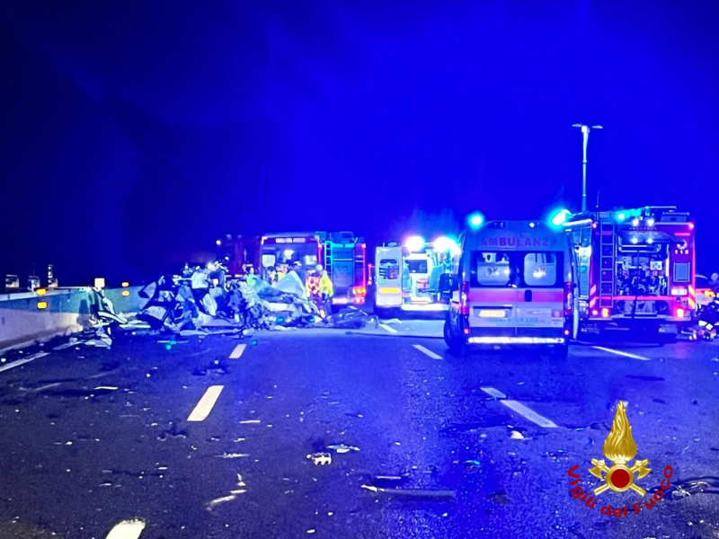 Cronaca - Furgone contro mano sull'A4