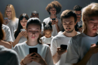 Generica - Adolescenti con il cellulare