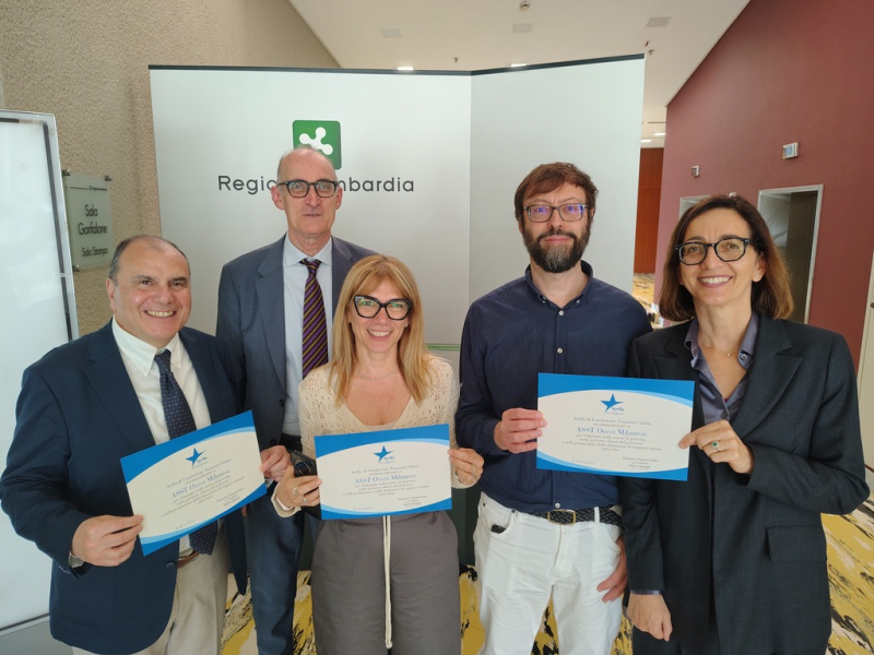 I rappresentanti dell'equipe dell'ASST Ovest Milanese con il riconoscimento 'Stella'