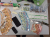 Cronaca - La droga, i soldi e il materiale sequestrato