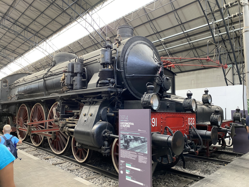 Milano - Museo della Scienza e della Tecnica, locomotiva d'epoca Milano - Museo della Scienza e della Tecnica, locomotiva d'epoca