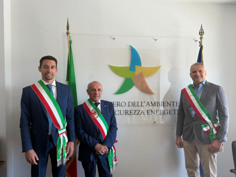 Ossona - Il sindaco Giovanni Venegoni e i contributi per la mensa