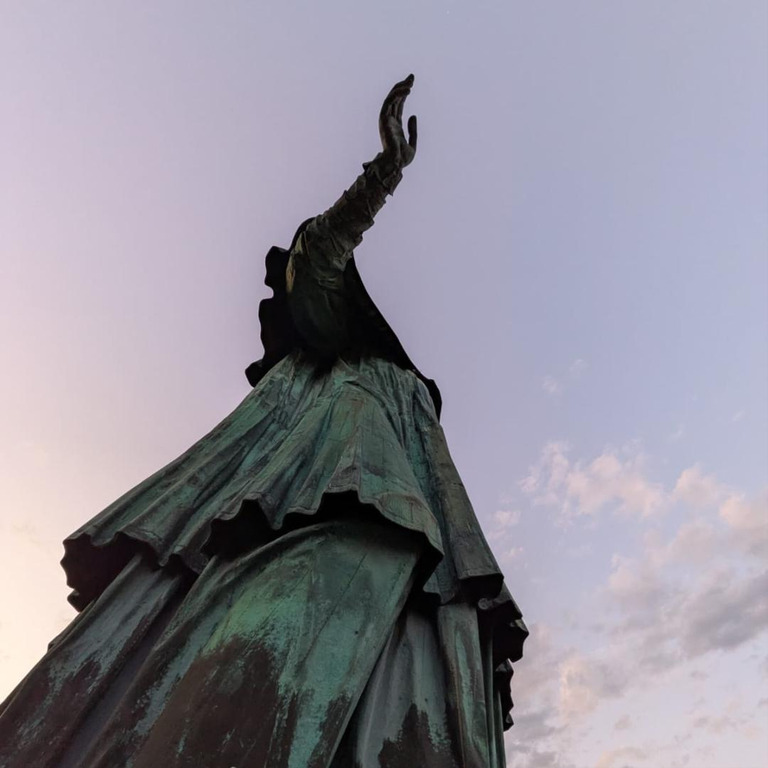 Eventi - Statua di San Carlone di sera