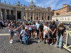 Roma - Adolescenti in piazza San Pietro per Acutis