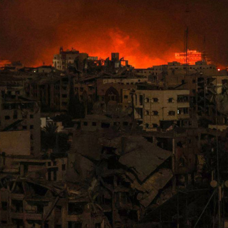 Attualità - Gaza brucia sotto le bombe