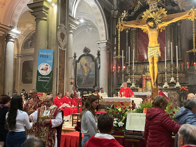 Castano Primo - Santa Messa con Delpini per il Santo Crocifisso Castano Primo - Santa Messa con Delpini per il Santo Crocifisso
