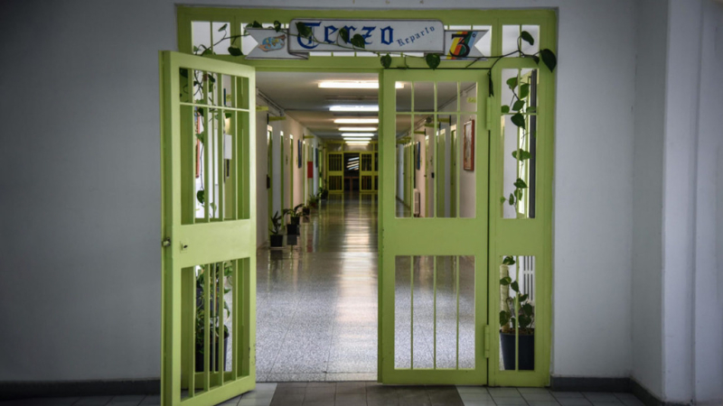 Bollare - Una porta interna del carcere